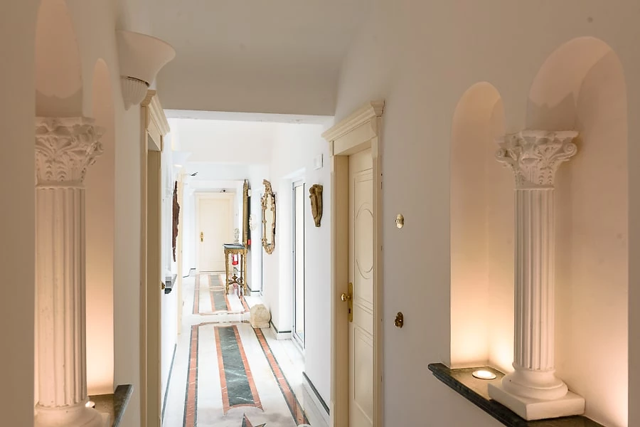 Couloir, Hotel Bussola