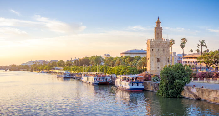  La tour dorée au bord du Guadalquivir, Séville, Espagne