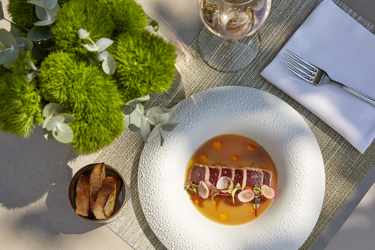 Plat servis dans l'un des restaurants de l'hôtel, Sani Asterias