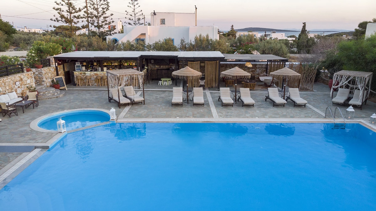 Piscine de l'hôtel, hôtel Parosland