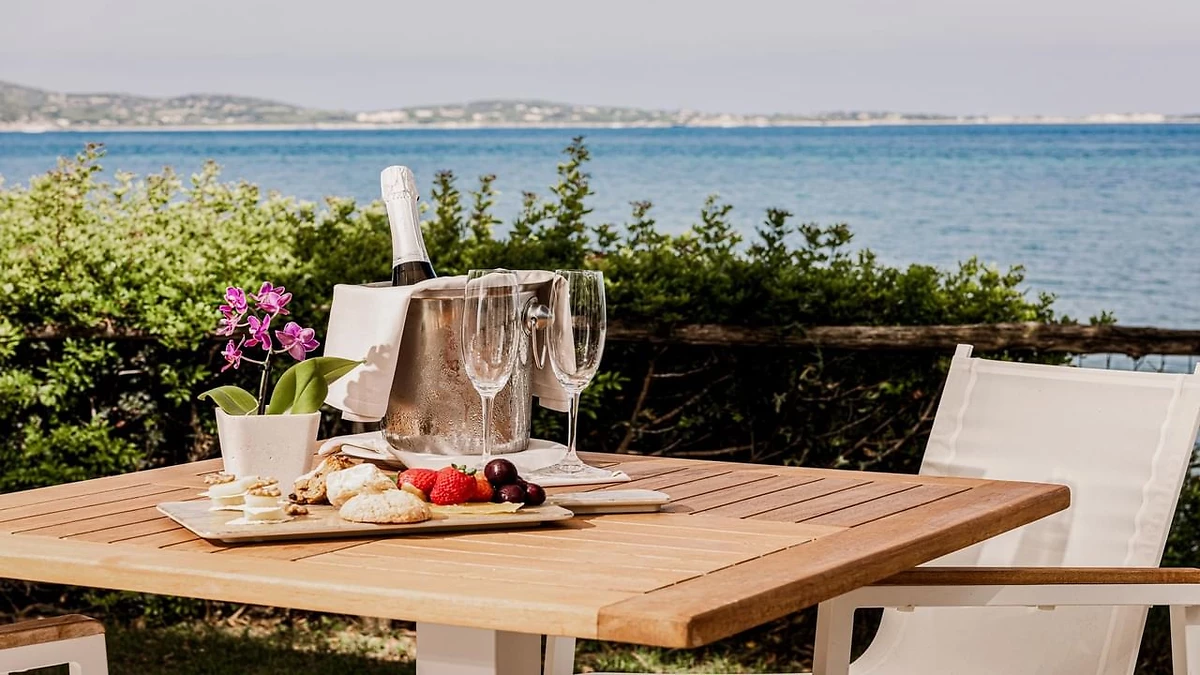 Apéritif servi dans l'un des restaurants de l'hôtel, Falkensteiner Resort Capo Boi