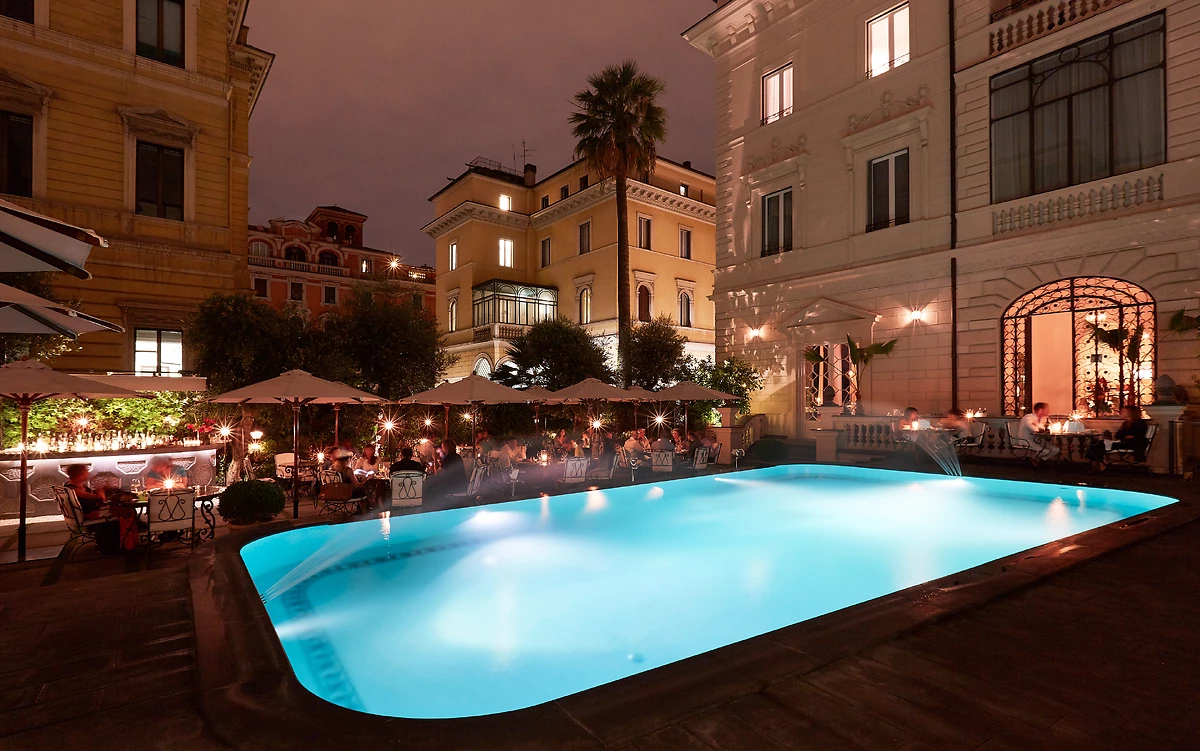 Piscine de nuit et restaurant, Palazzo Dama, Rome, Italie