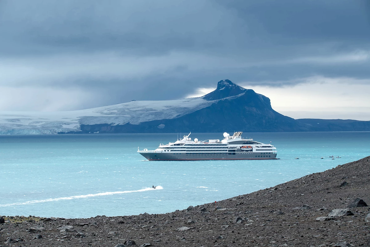 Vue extérieure du bateau, Le Boréal, PONANT EXPLORATIONS