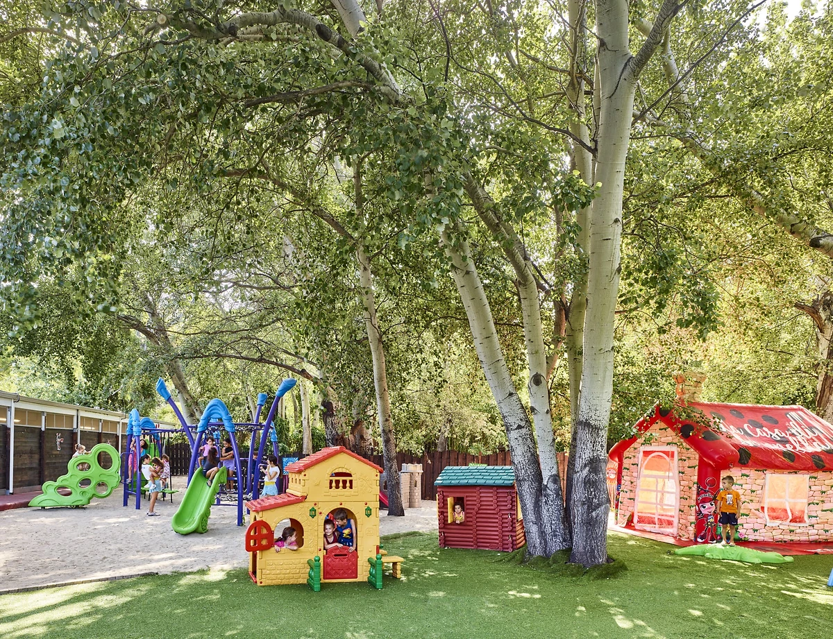 Aire de jeux et de sport, Calaserena Resort, Sardaigne, Italie