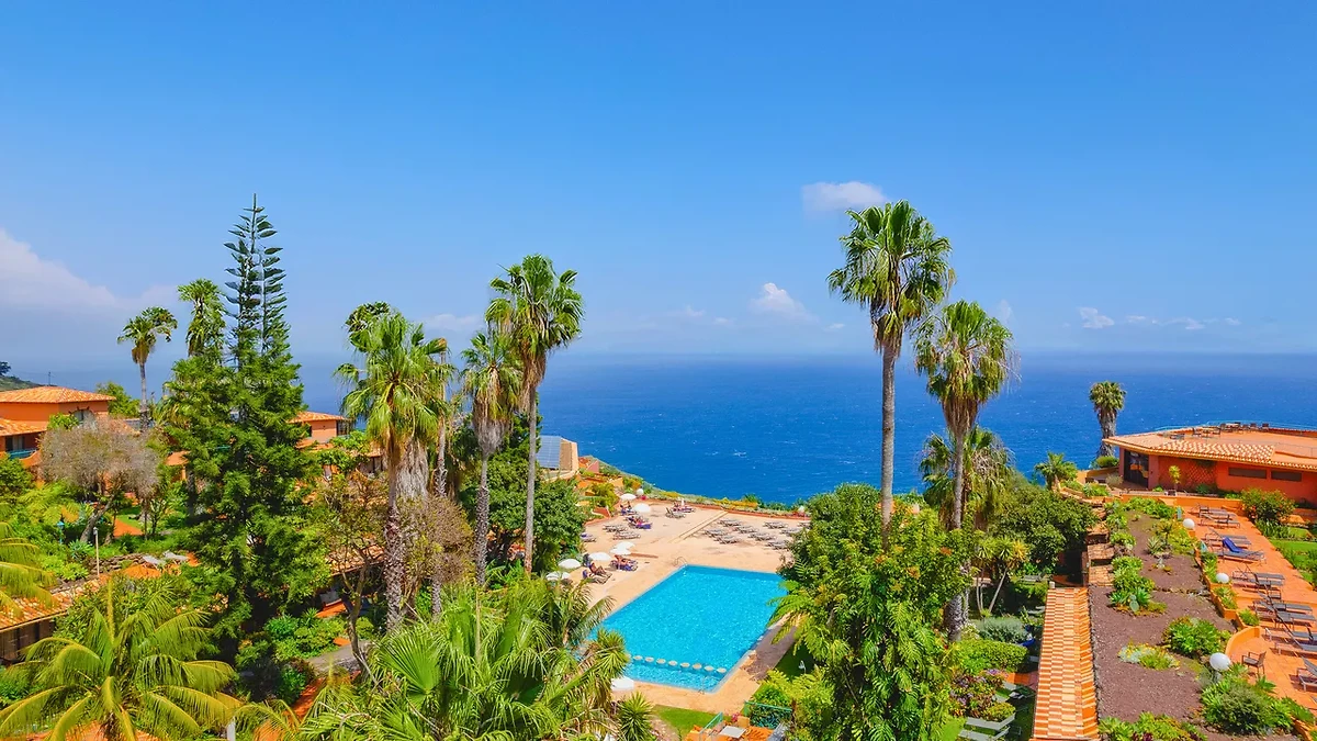 Vue aérienne sur la piscine, Quinta Splendida Wellness & Botanical Garden, Madère, Portugal