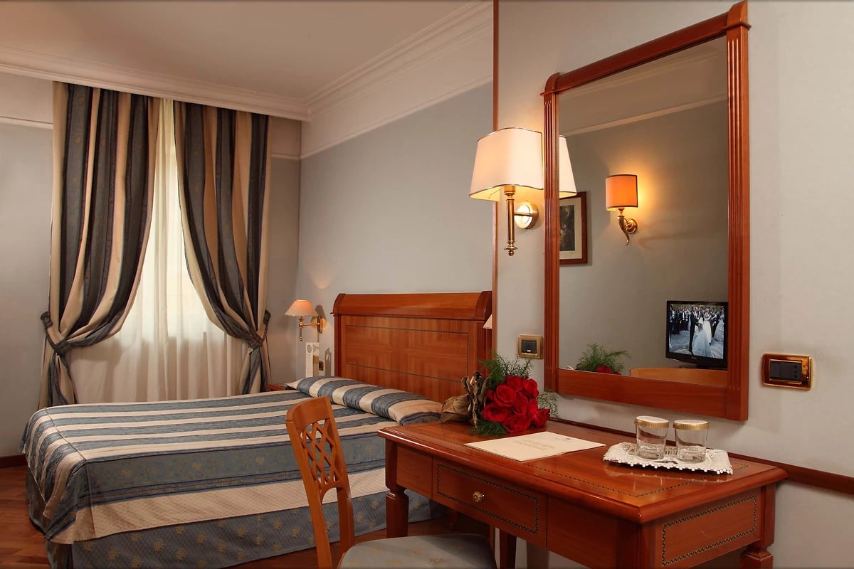 Chambre classique, hôtel Albergo Ottocento, Rome