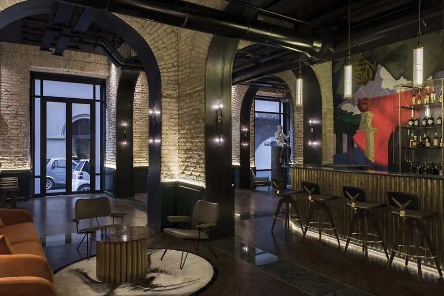 Bar, Hey Baby, Chapter Roma