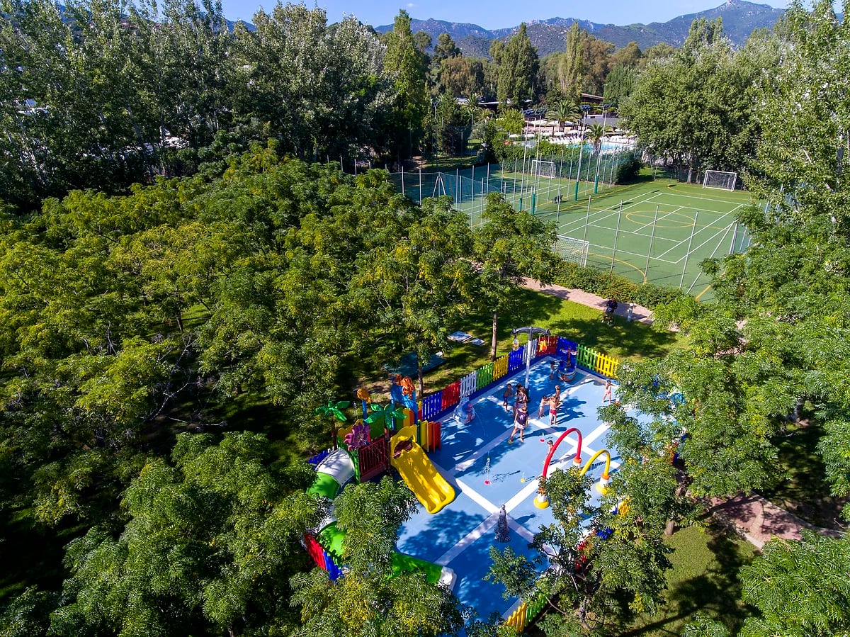 Aire de jeux et de sport, Calaserena Resort, Sardaigne, Italie