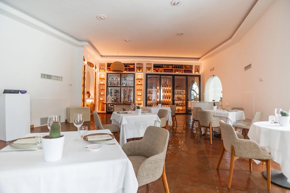 Restaurant, Ostuni a Mare, Pouilles, Italie