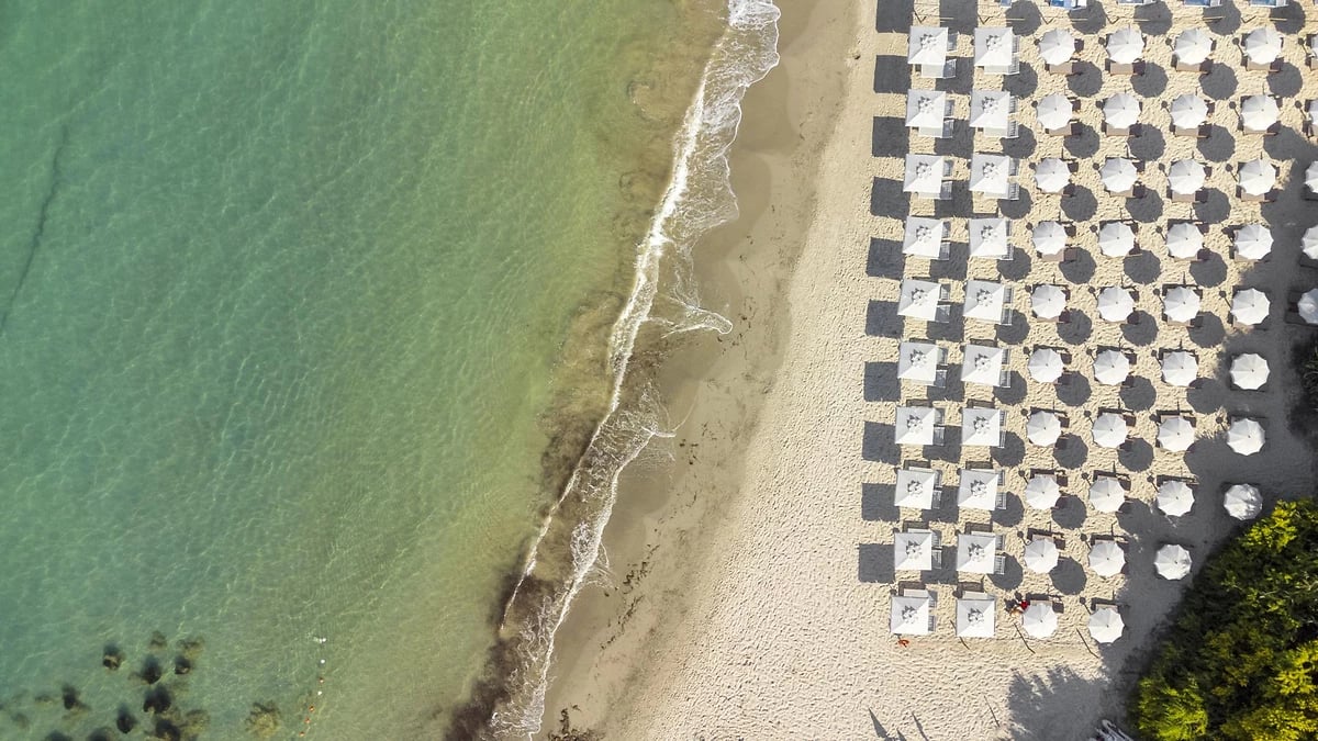 Vue aérienne de la plage, Mangia's Torre del Barone Resort & Spa, Sicile, Italie
