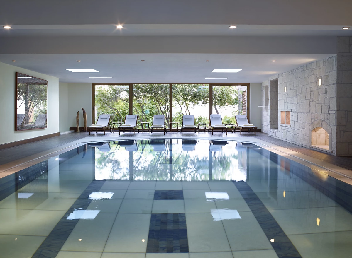 Piscine intérieure de l'hôtel, Elounda Peninsula Luxury Resort, Crète, Grèce