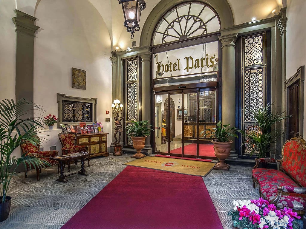 Entrée de l'hôtel, Hotel Paris
