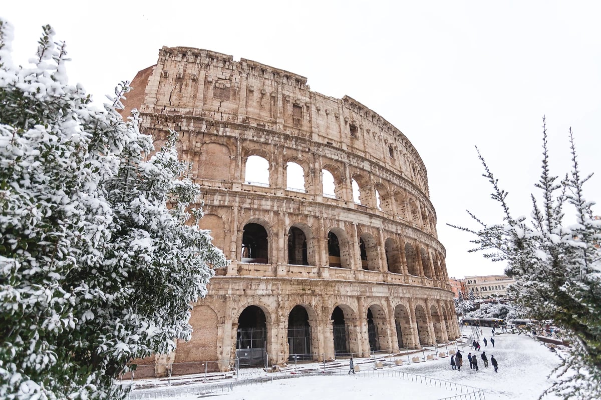 Le Colisée (UNESCO) sous la neige, Rome