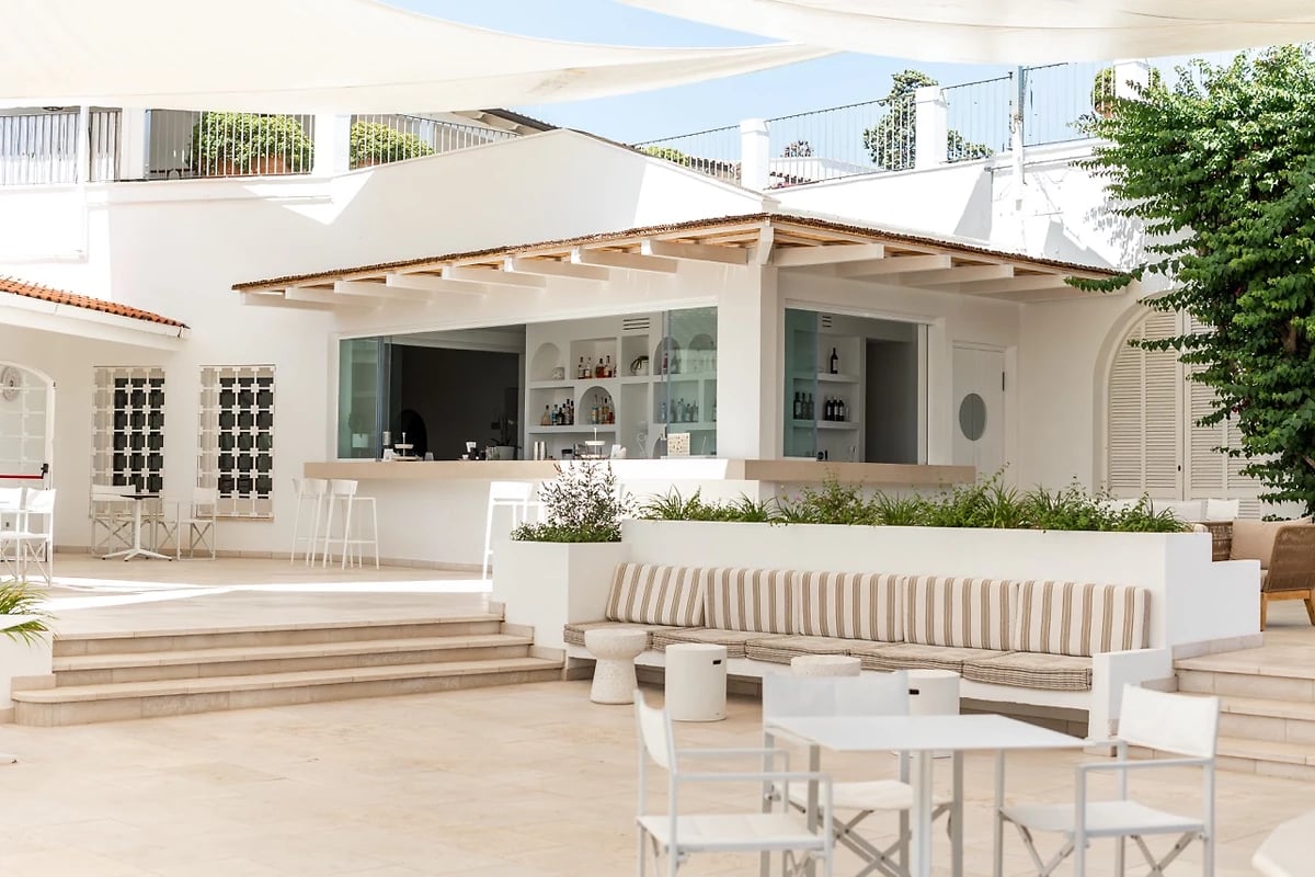 Bar, Ostuni a Mare, Pouilles, Italie