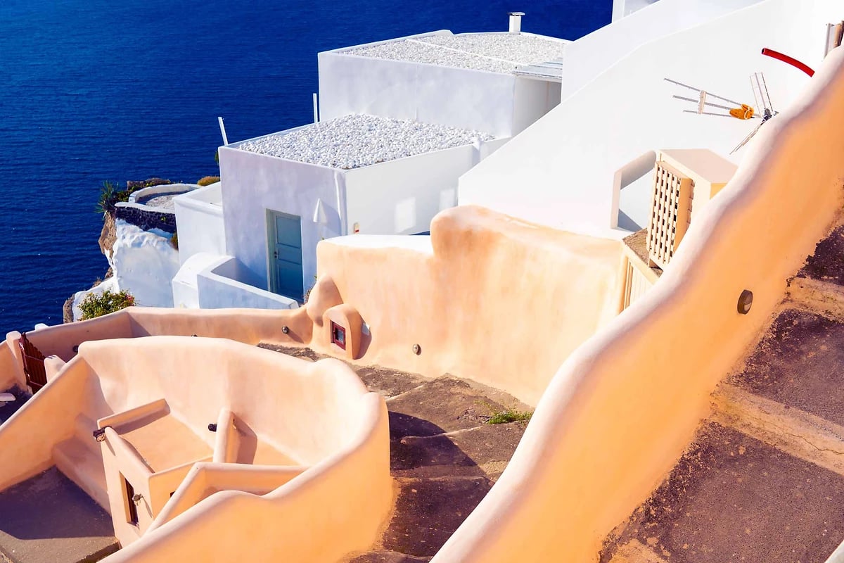 Escaliers dans le village d'Oìa, Santorin, Cyclades, Grèce