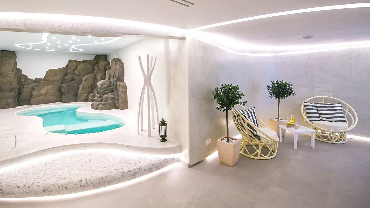 Spa, Acroterra Rosa, Santorin, Grèce