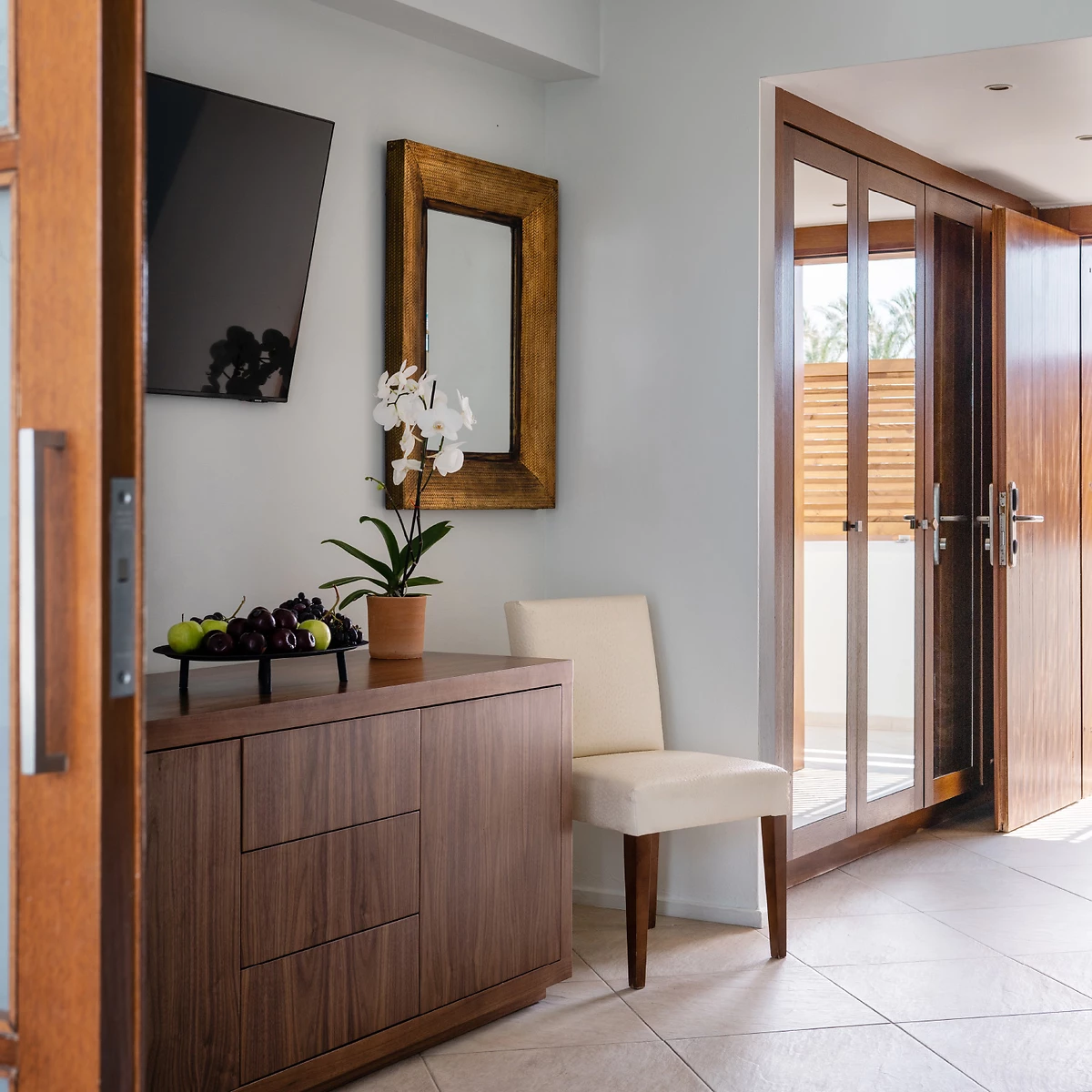 Chambre supérieure famille vue jardin