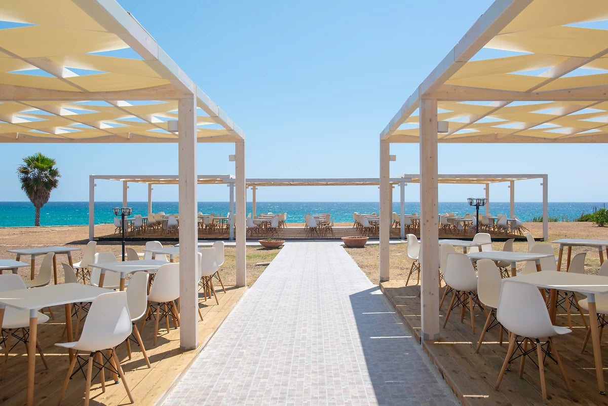 Restaurant de plage, Hotel Club Eloro, Sicile, Italie