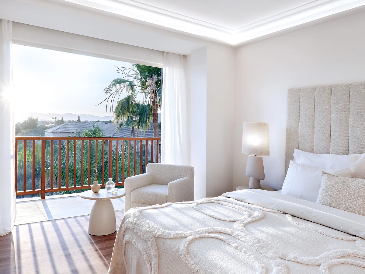 Chambre supérieure vue mer latérale