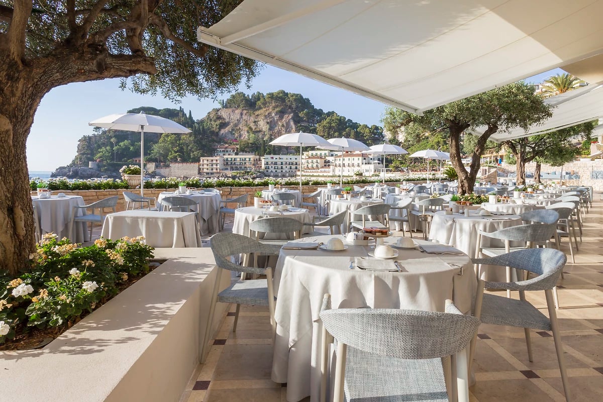 Terrasse du restaurant, hôtel Grand Hotel Mazzarò Sea Palace, Taormine, Sicile, Italie