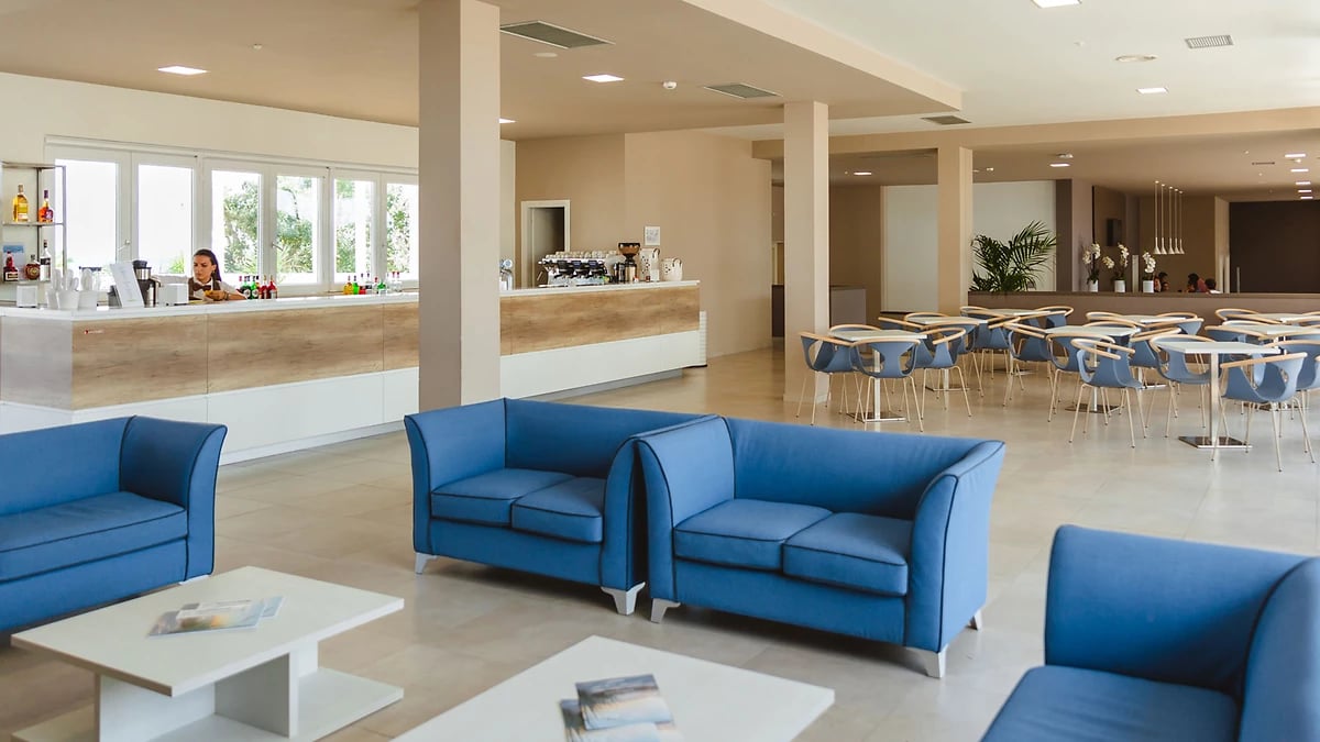 Bar lounge, Torre Cintola Greenblu Sea Emotions, Pouilles, Italie