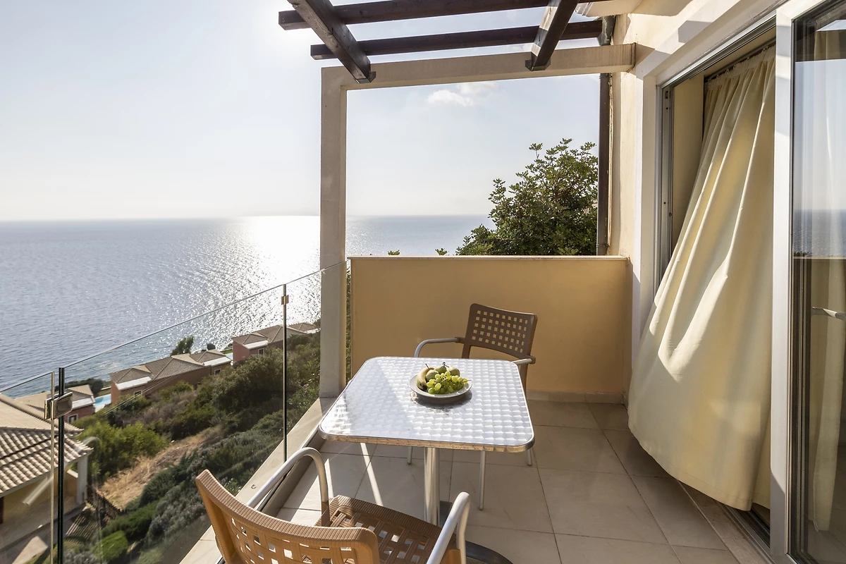 Chambre supérieure vue mer latérale