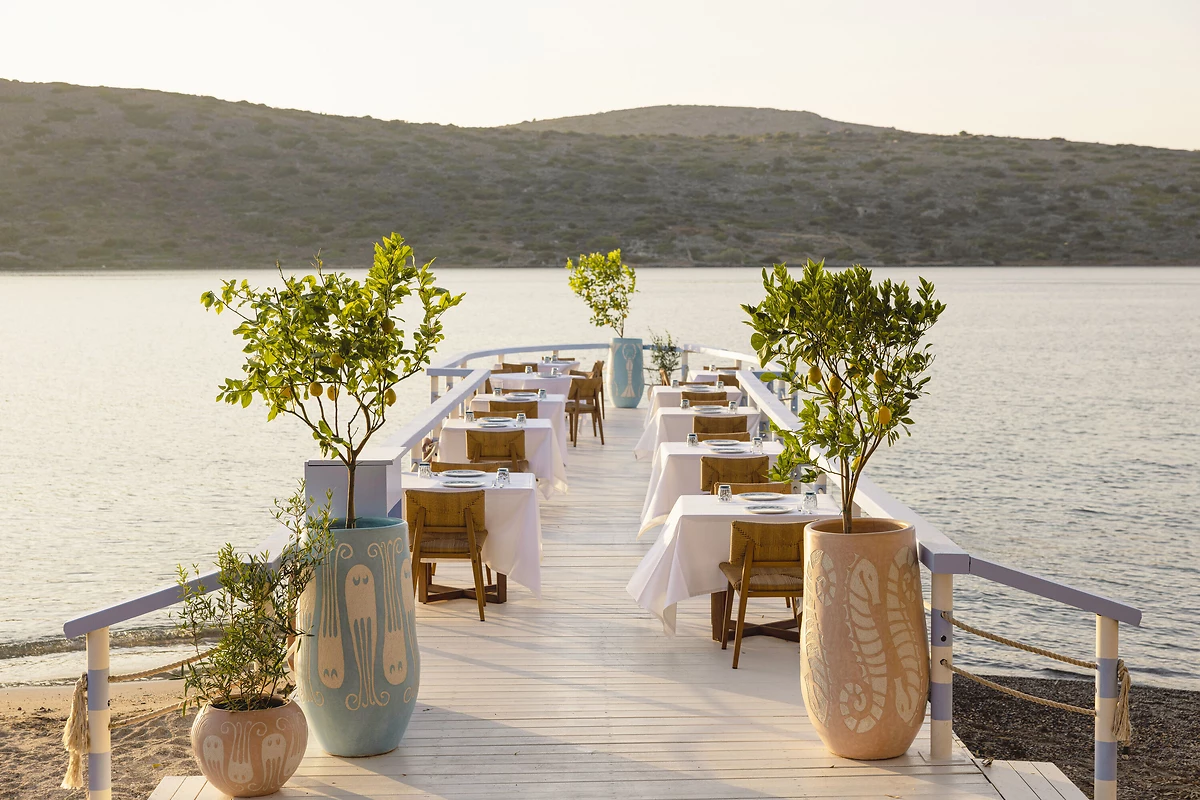 Vilebrequin La Plage Restaurant, Domes of Elounda, Autograph Collection, Crète, Grèce