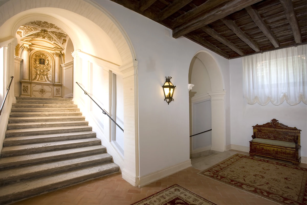 Escalier, hôtel Voi Donna Camilla Savelli, Rome, Italie