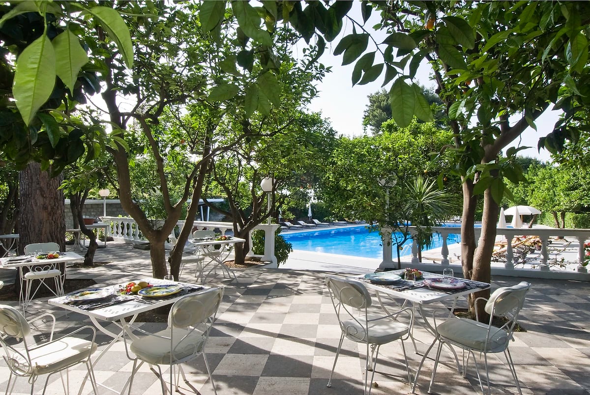 Piscine et restaurant, Grand Hotel Cocumella, Sorrente, Campanie, Italie