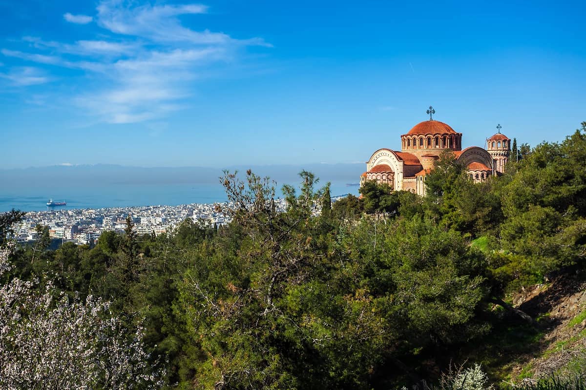 Vue sur Thessalonique et l'église de l'apôtre Saint-Paul