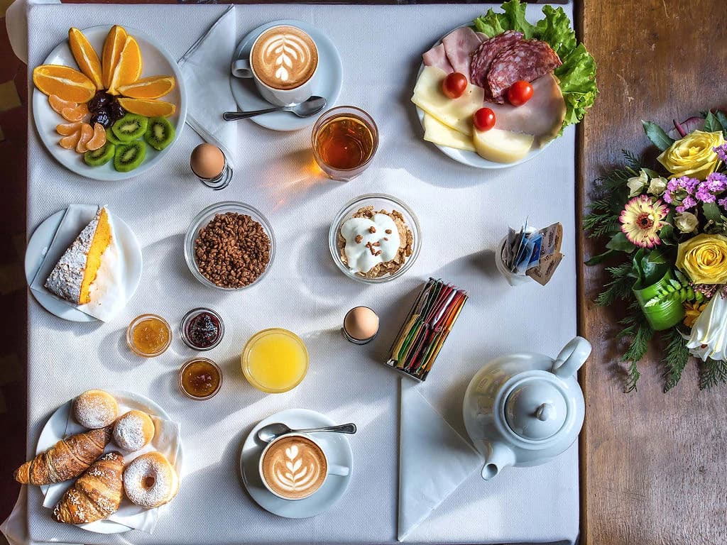 Repas servi au restaurant de l'hôtel, Hotel Paris