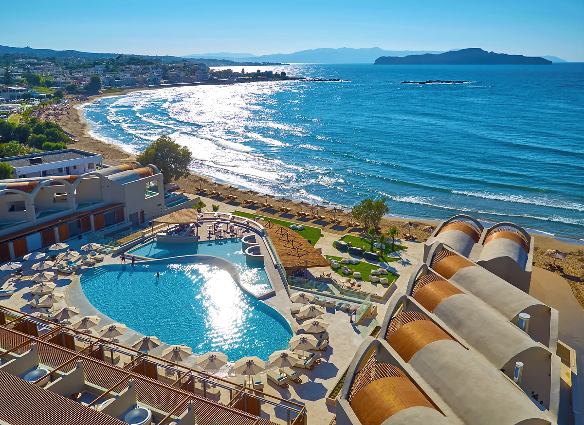 Vue aérienne de la piscine de l'hôtel, Domes Noruz Chania, Autograph Collection, Crète, Grèce