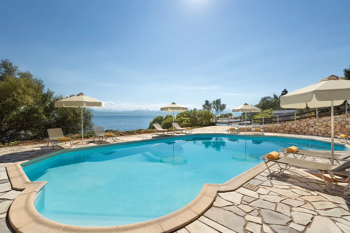 Piscine, hotel Wyndham Loutraki, Loutraki, Grèce.