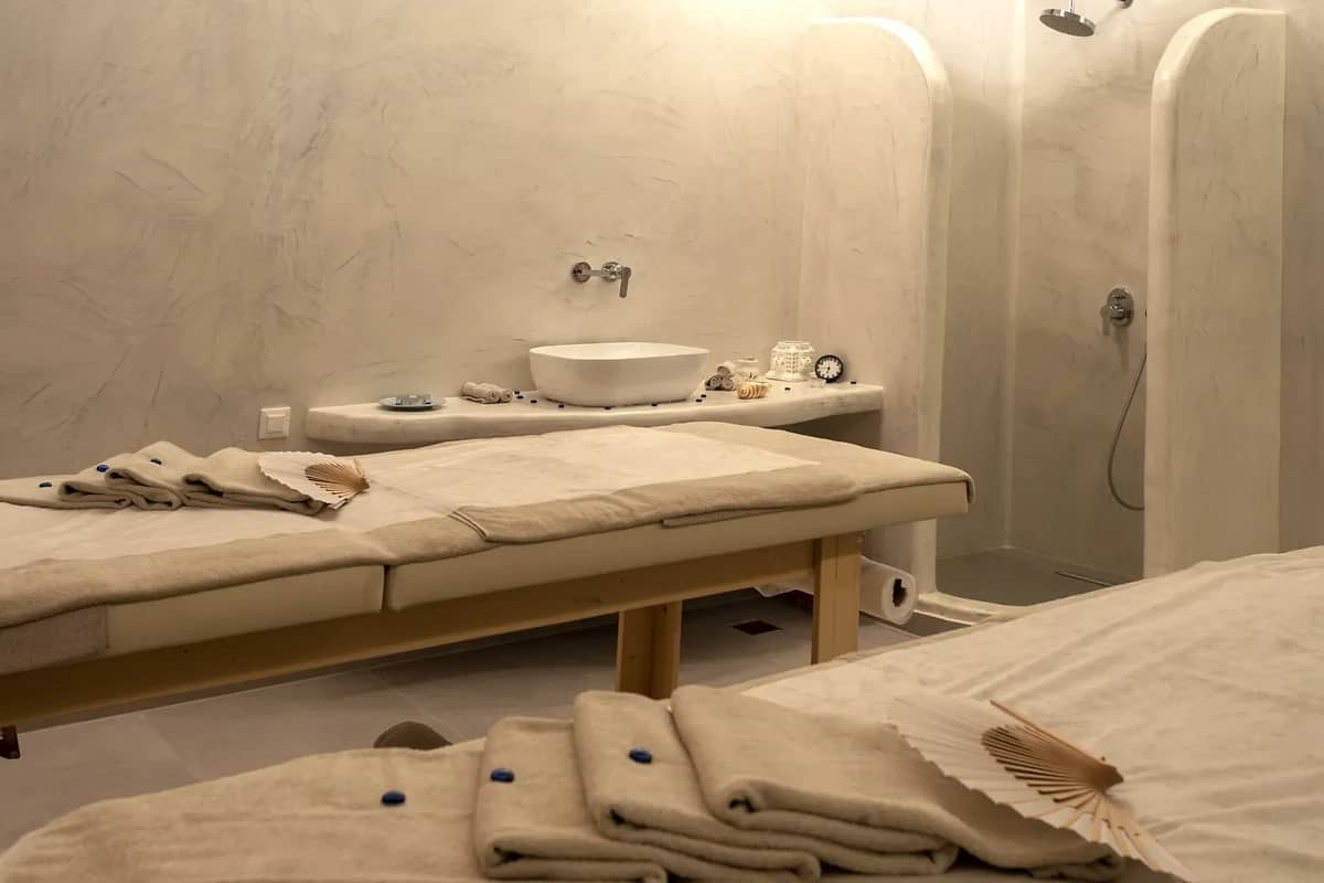 Spa, Acroterra Rosa, Santorin, Grèce