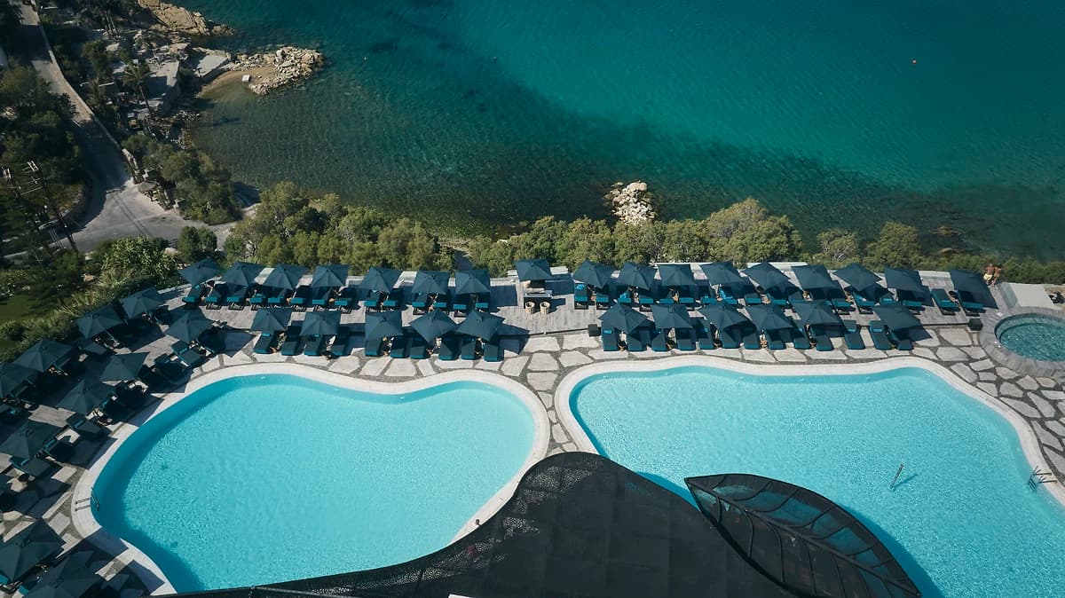 Vue aérienne de la piscine principale, Myconian Imperial, Cyclades, Grèce