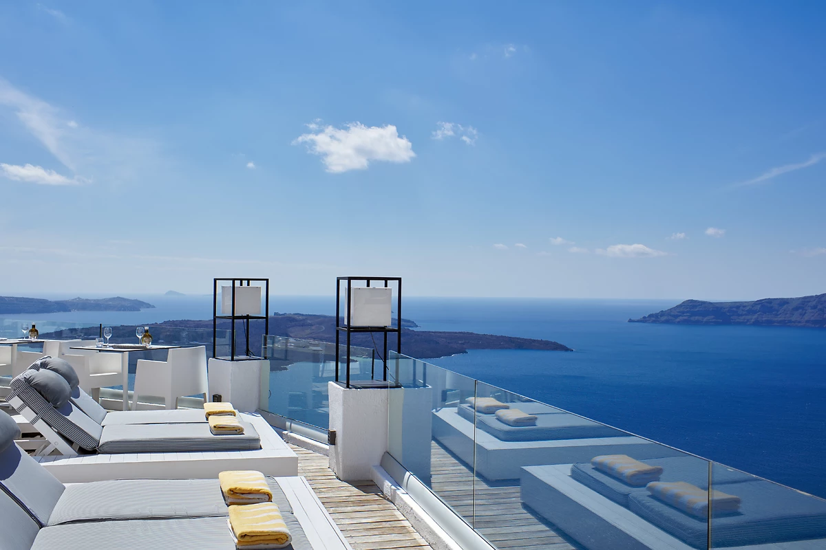 Vue Piscine, Hôtel Sun Rocks Santorini, Santorin, Grèce.