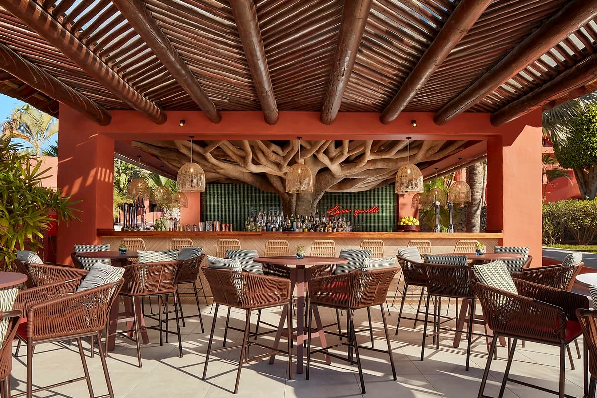 Un des bars de l'hôtel,Tivoli La Caleta Tenerife Resort