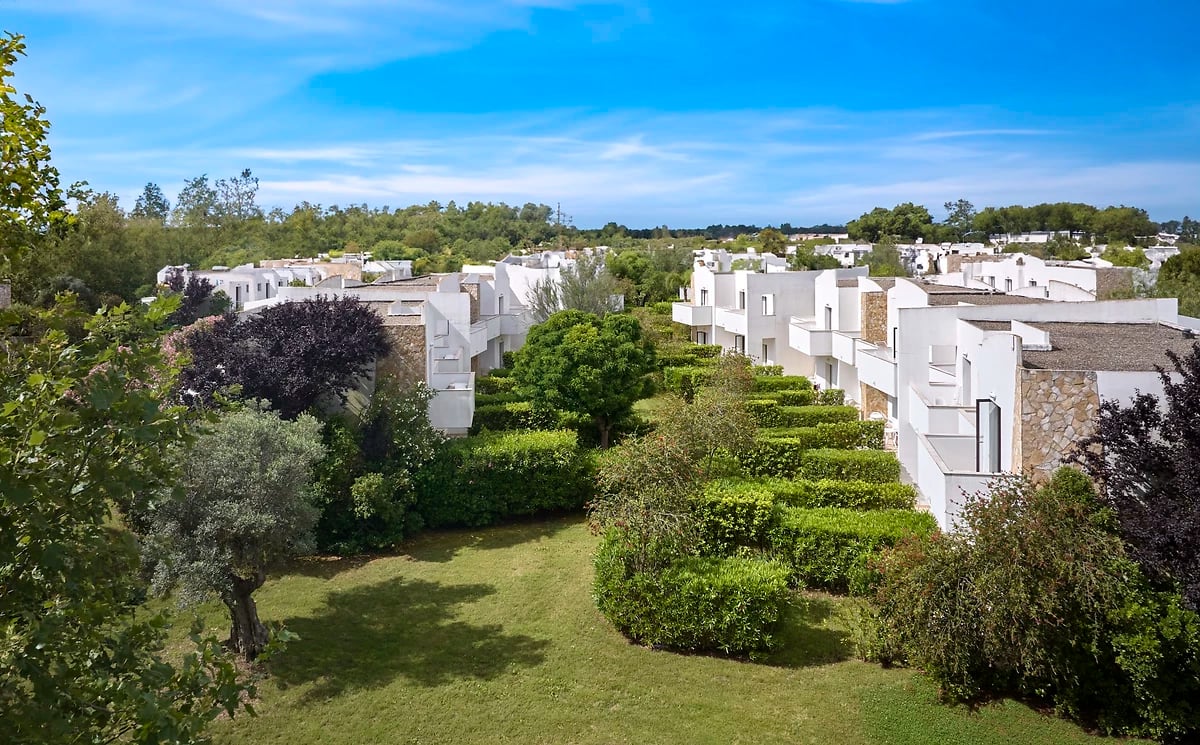 Vue extérieure des chambres, Torreserena, Pouilles, Italie