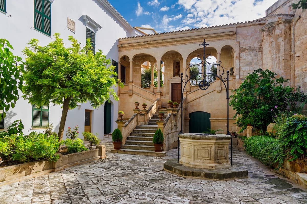 Petite place pittoresque, Ciutadella, Minorque, Îles Baléares, Espagne