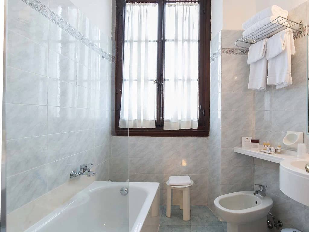 Salle de bain, chambre, Hotel Paris