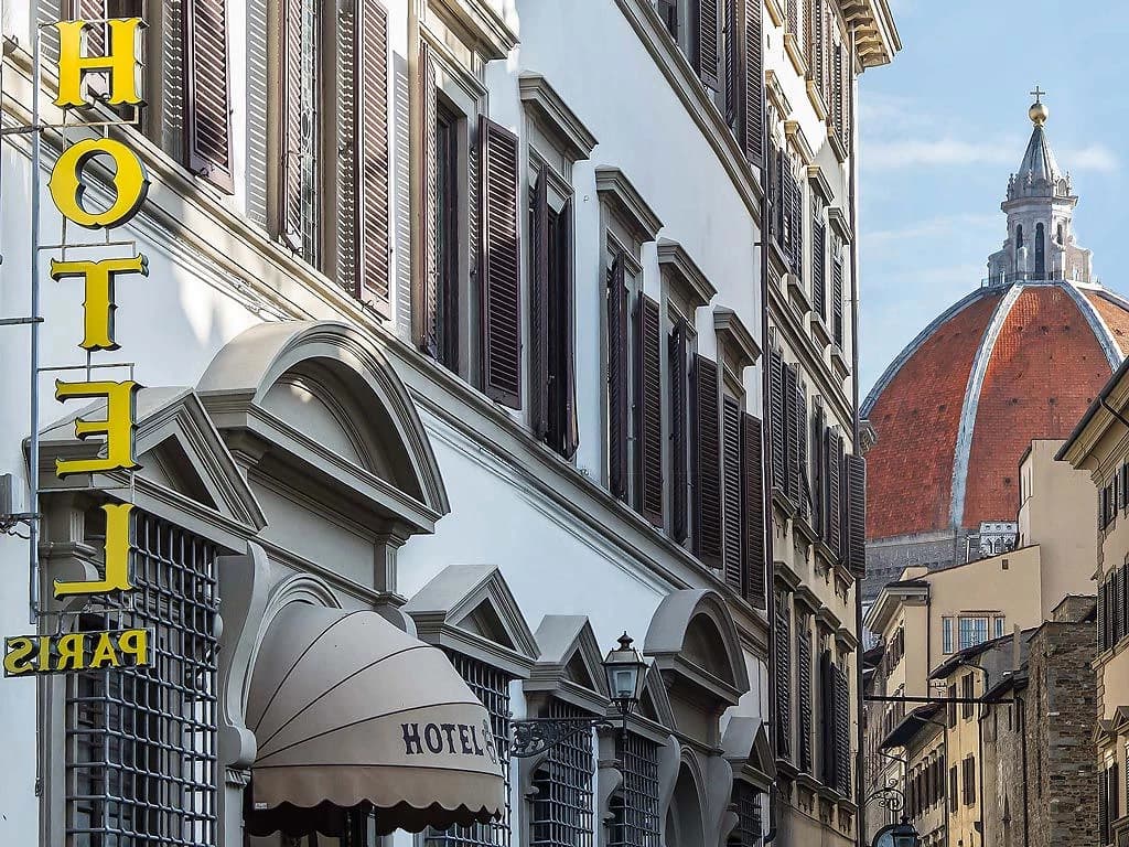 Façade de l'hôtel, Hotel Paris