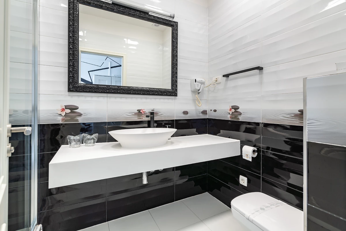 Salle de bain, Comfort room, Hôtel Galeria Valeria Seaside Downtown, Split, Croatie