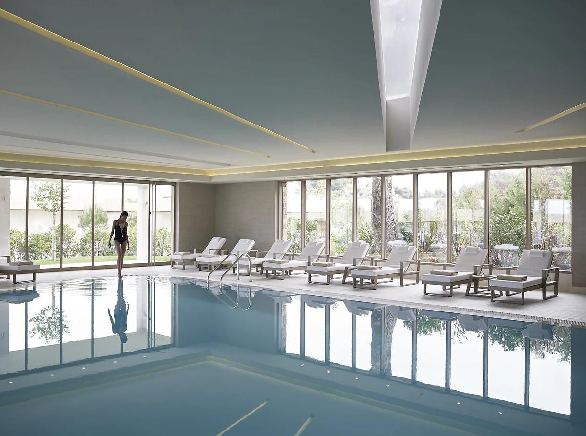Piscine intérieure, spa de l'hôtel, Sani Club