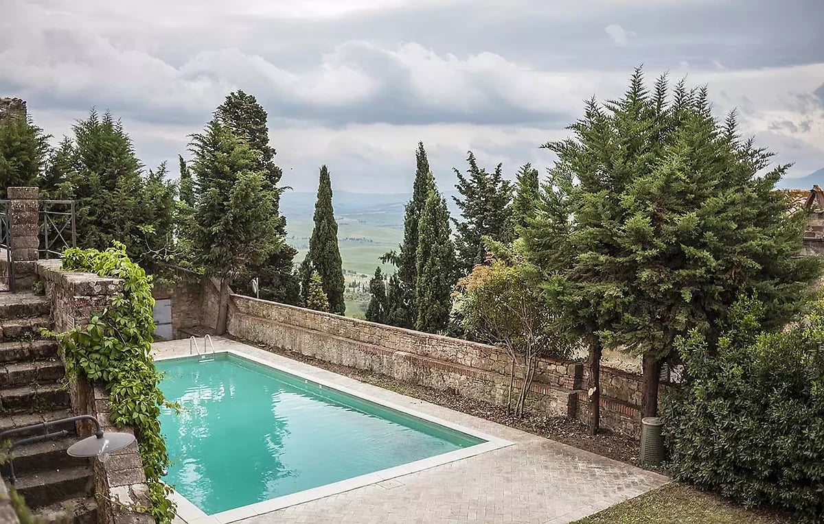 Vue sur la piscine, Relais Chiostro di Pienza, Toscane, Italie