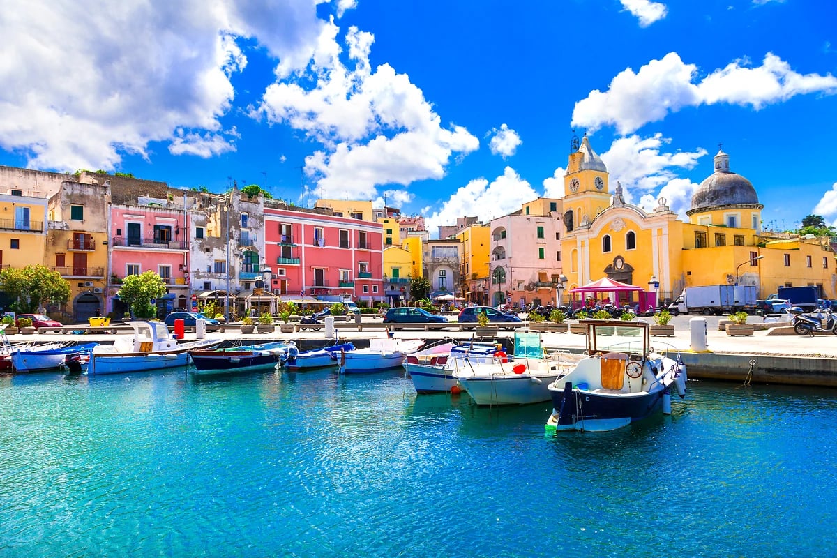 Port et maison colorés de Procida, Italie