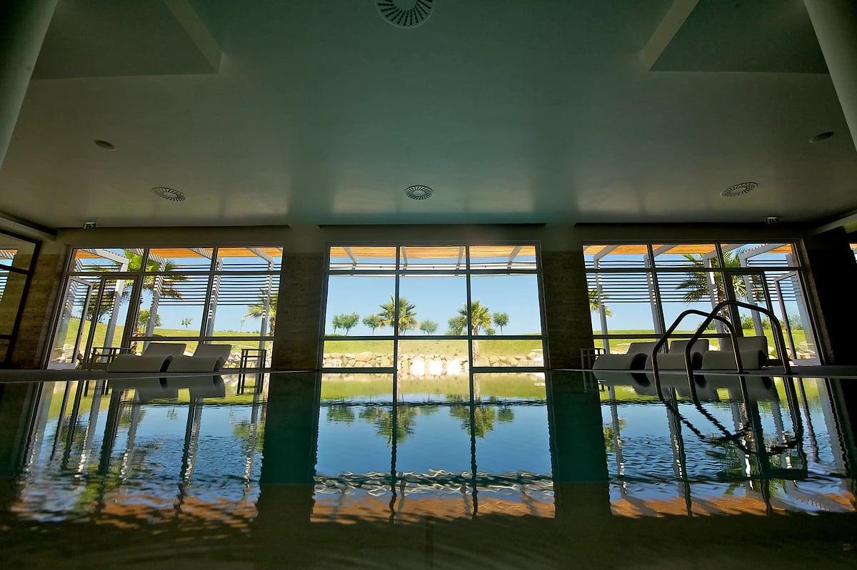 Piscine du spa, hôtel Capovaticano Resort Thalasso & Spa - MGallery by Sofitel, Ricadi, Calabre, Italie