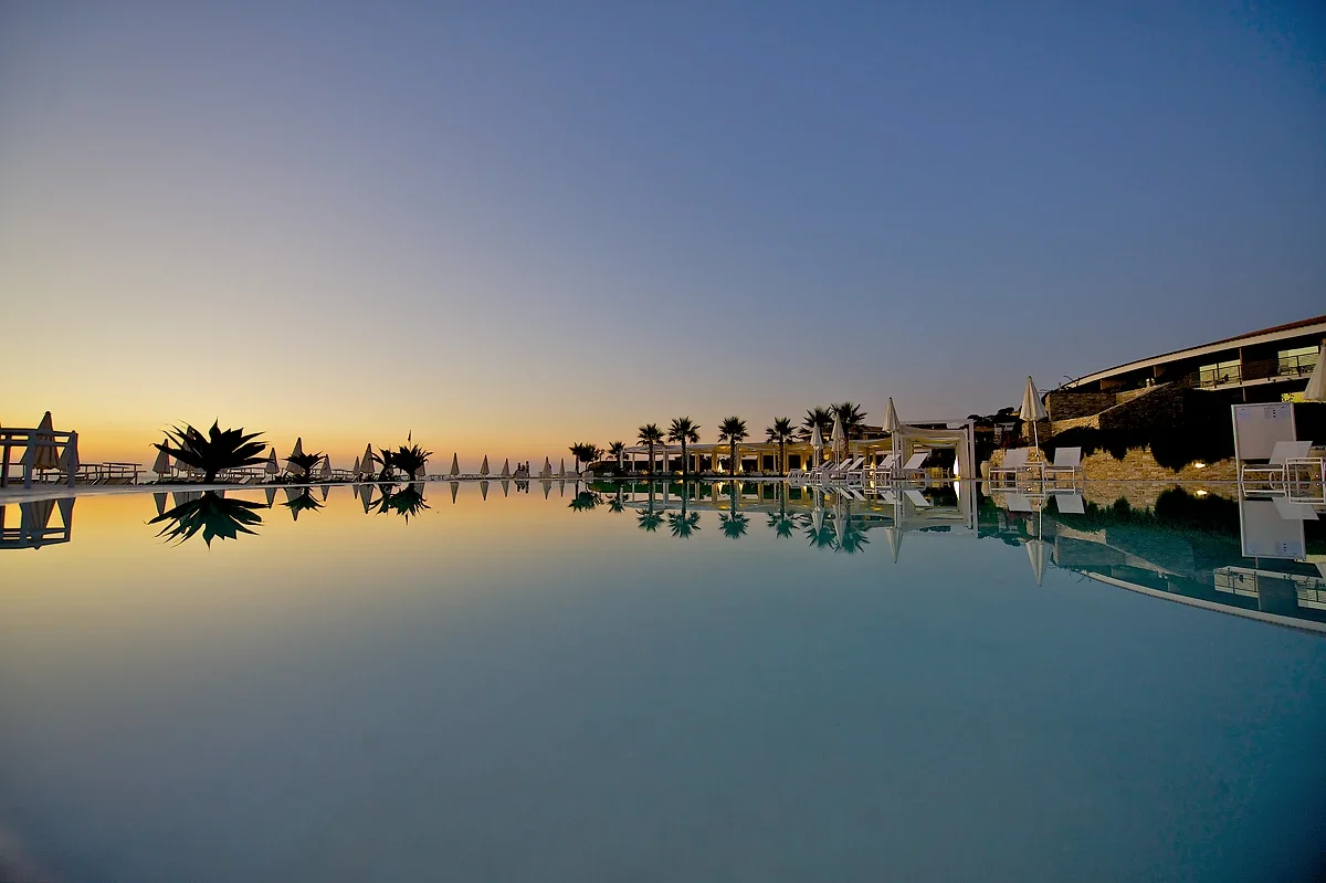 Piscine, hôtel Capovaticano Resort Thalasso & Spa - MGallery by Sofitel, Ricadi, Calabre, Italie