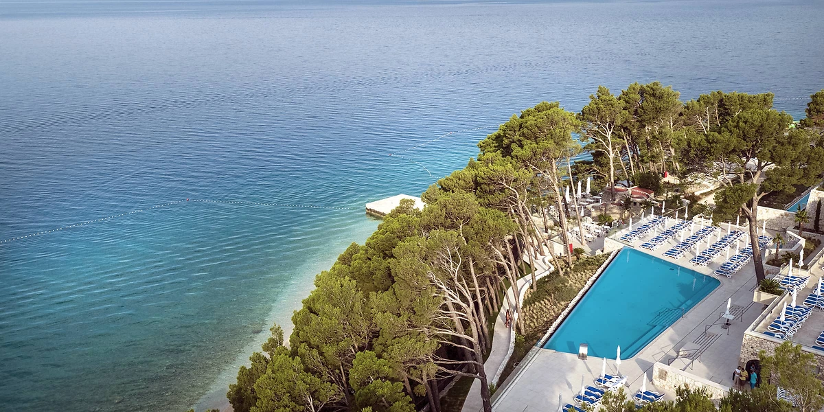 Vue aérienne du Bluesun Hôtel Berulia, Brela, Croatie