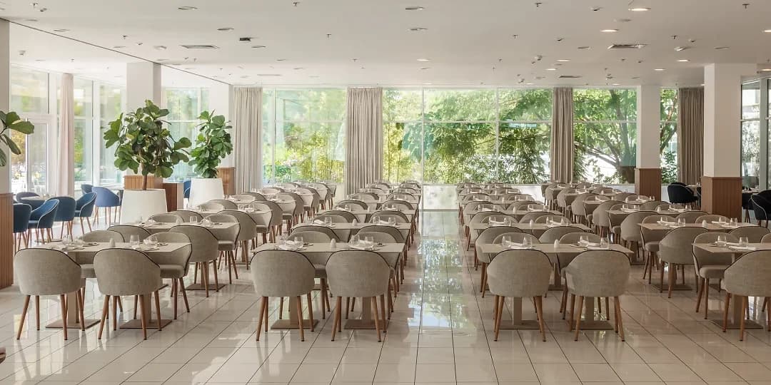 Restaurant de l'hôtel, Bluesun Hôtel Elaphusa, île de Brač, Croatie