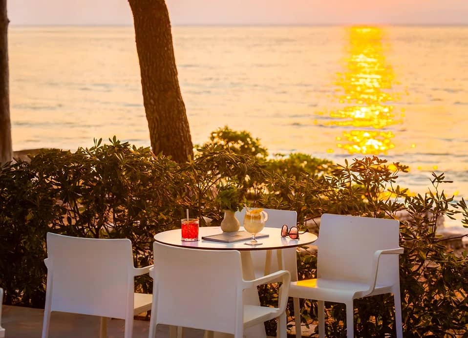 Punto Mare Beach Bar, Aminess Vival Velaris Resort, île de Brač, Croatie